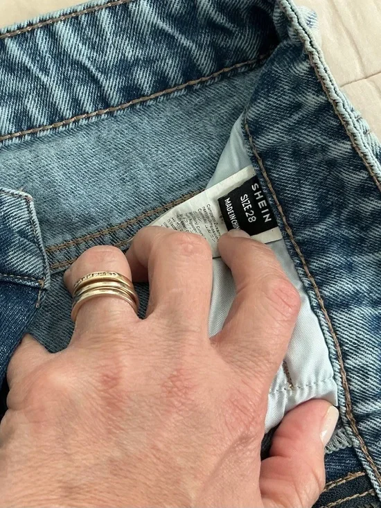 Used Classic High-Rise Denim Shorts in Light Blue - Picture 9 of 9